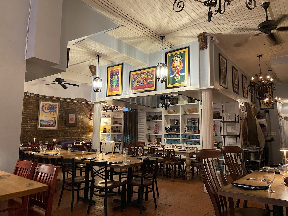 Penton’S Bistro & The King Bleu Corner Bar